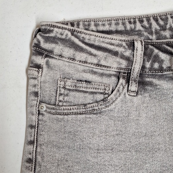 NWT Plus  Size High-Rise Stretch Denim Jean Shorts, Ava & Viv Gray Acid Wash NEW - Picture 3 of 7
